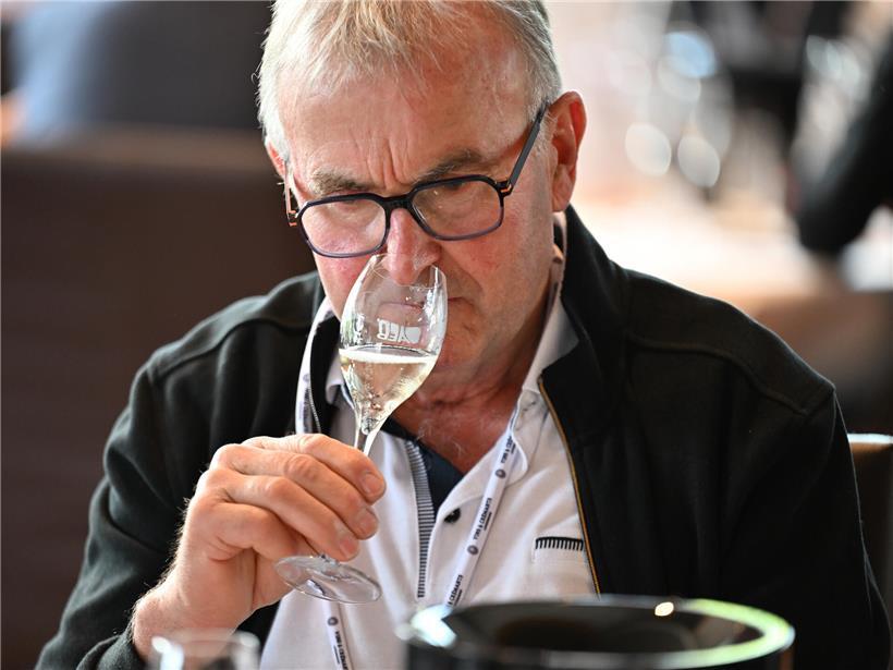 28 Gold- und zehn Silbermedaillen: Ein goldener Jahrgang für Luxemburgs Winzer Vielfalt der Crémants im Wettbewerb von frischen bis komplex gereiften Schaumweinen in eleganten Gläsern