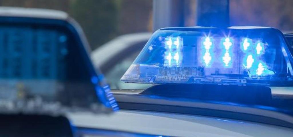 88-Jähriger verwechselt Gas und Bremse: Drei Verletzte