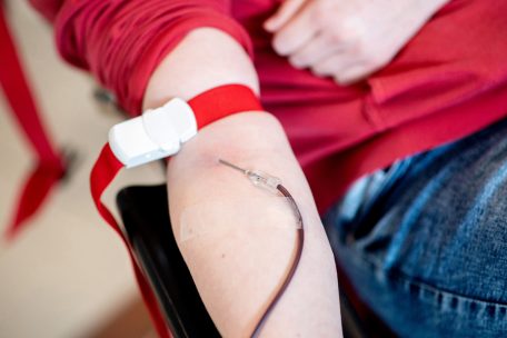 Seit dem 1. Januar 2021 sind Blutspenden durch homosexuelle Männer in Luxemburg unter bestimmten Bedingungen möglich