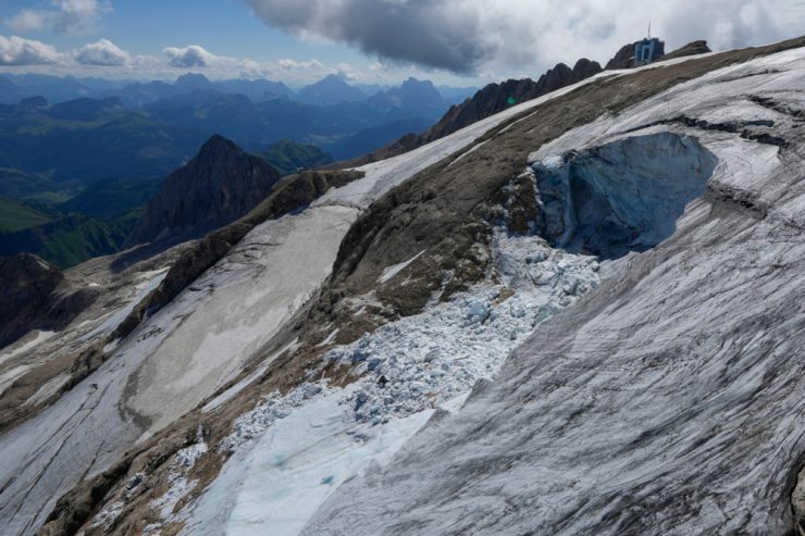 Dolomiten / Suche nach Lawinen-Opfern nach tragischem Gletscherbruch geht weiter