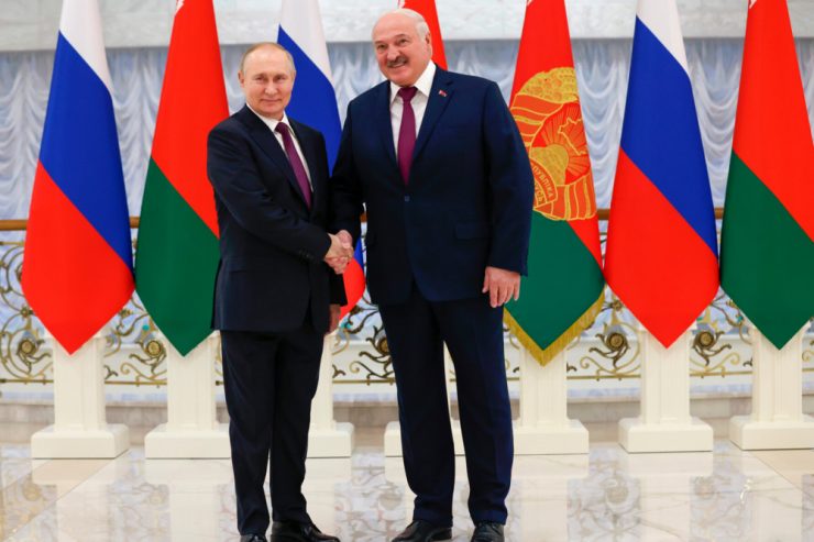 Ukraine-Krieg / Putin bittet Lukaschenko bei seltenem Besuch in Minsk um Hilfe