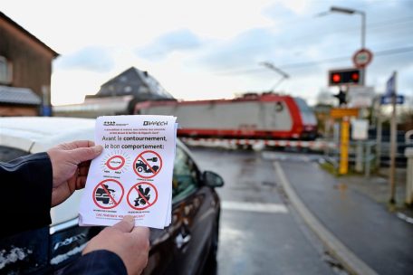 Flyer einer Sensibilisierungsaktion für Autofahrer in Dippach-Gare