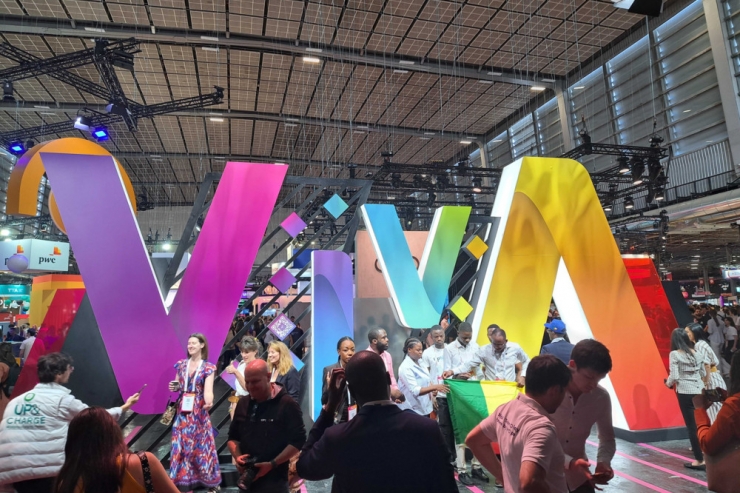 Potenzielle Partner / Rückenschmerzen, Kassenzettel und Geldwäsche: Franz Fayot besucht Vivatech in Paris