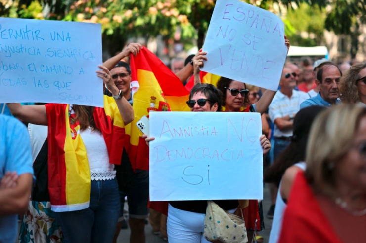 Spanien / Heißer politischer Herbst: Massenprotest gegen Amnestie für Puigdemont