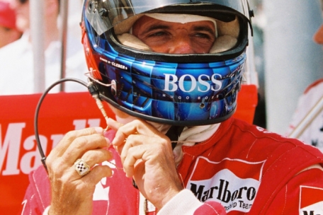 Das markante dunkelblau-rote Helmdesign steht für Fittipaldi in der F1 und in der CART-Serie