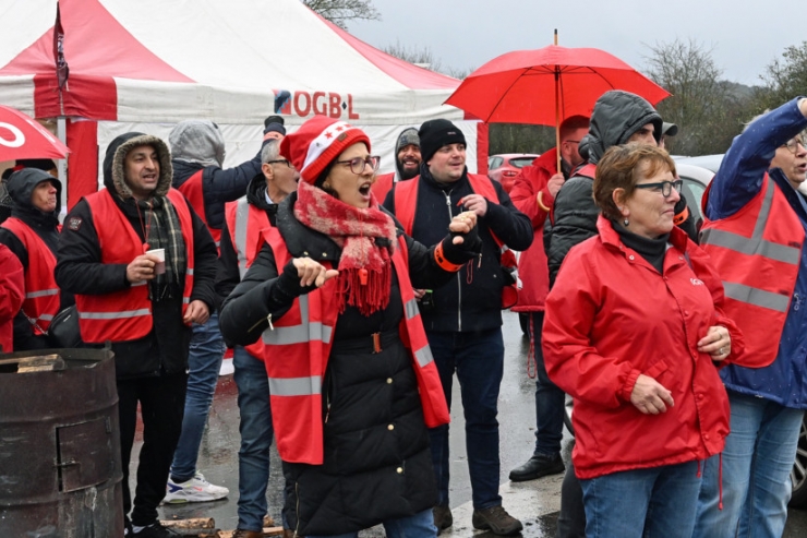 Arbeitsbedingungen / Weiter kampfbereit: Neunter Streiktag bei Ampacet in Düdelingen