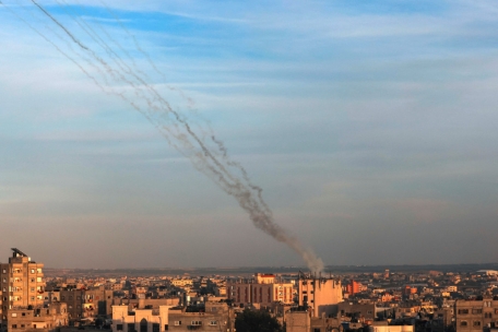 Am 9. Dezember werden inmitten der anhaltenden Kämpfe zwischen Israel und der militanten Palästinensergruppe Hamas Raketen aus dem Gazastreifen auf Israel abgefeuert