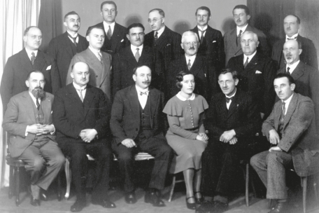 Constituante de la Chambre des employés privés 1929-1933 avec, au milieu au premier rang de gauche à droite, Alex Werné, Maisy Even et Michel Hack