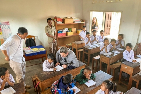 „Very enthusiastic“ war Minister Xavier Bettel beim Besuch der Kooperationsprojekte in Laos. Hier in einer von Luxemburg mitfinanzierten Schule in Nathong.