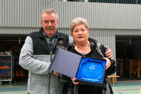 Nico Grignard und Pierrette Demuth, die vom Weltverband zur „Weightlifting Referee Cat. II.“ ernannt wurde