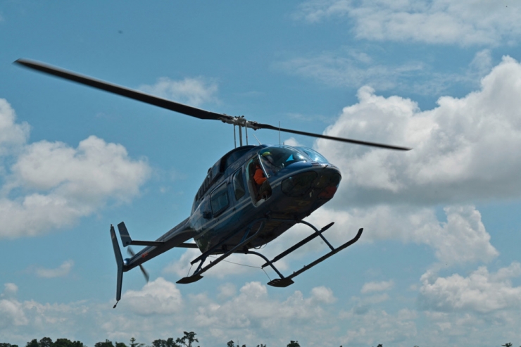 Polizei / Australischer Hubschrauberpilot im Hochland von Papua-Neuguinea entführt