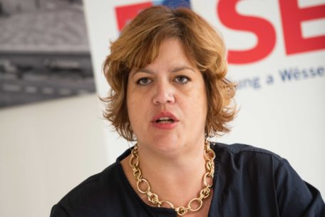 Die Präsidentin des SEW, Joëlle Damé, kritisiert die Lage an Luxemburgs Schulen