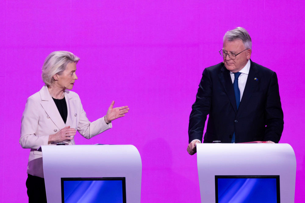 Europawahl / Von der Leyen während TV-Debatte unter Rechtfertigungs-Druck