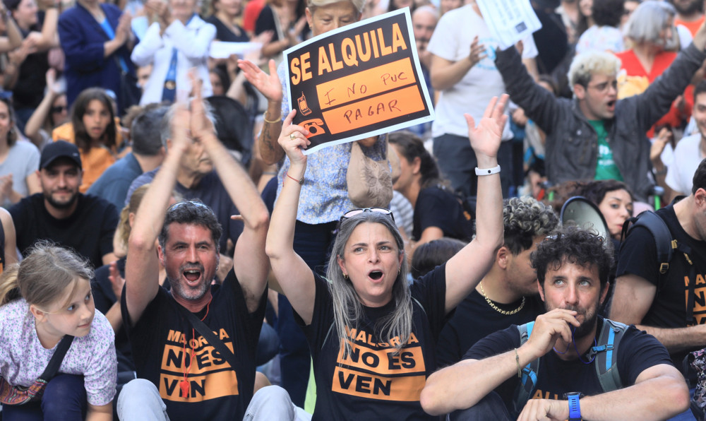 Spanien / „Mallorca ist nicht zu verkaufen“: Tausende protestieren gegen Massentourismus-Folgen