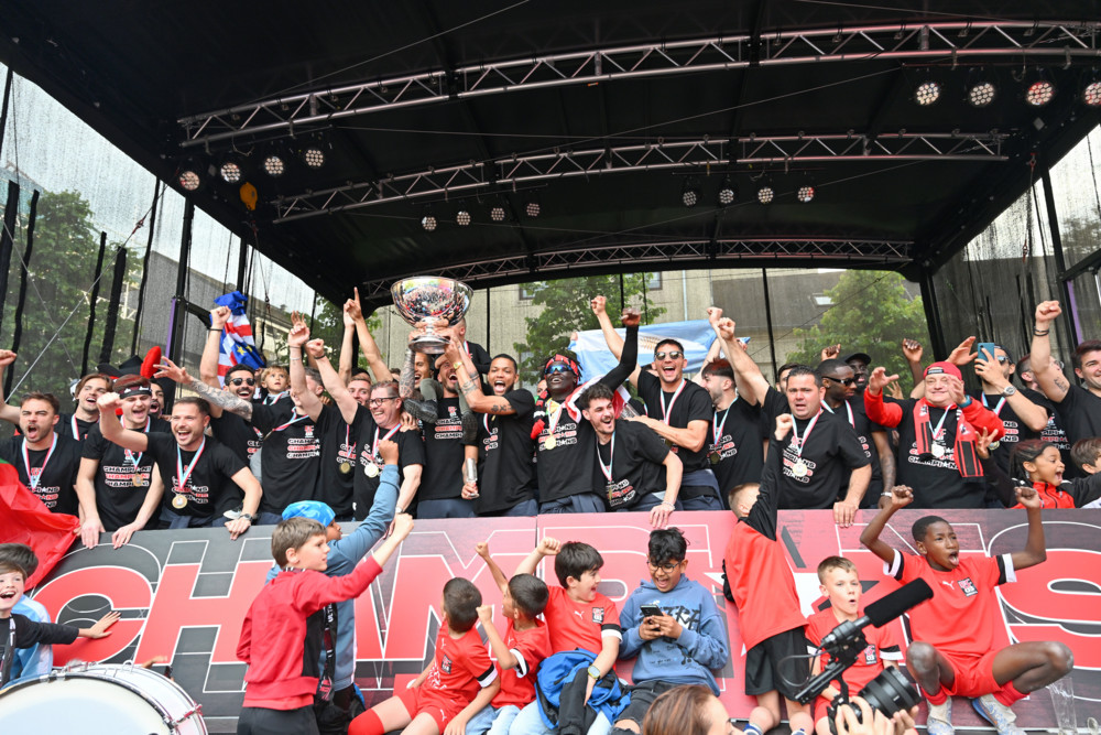 BGL Ligue / Partymeile in Schwarz und Rot: Differdingen feiert seine Meistermannschaft 