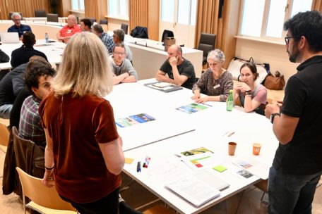 Einer der Workshops im Rahmen des Bürgerforums der Klimawochen der Stadt Esch wurde von Förster Pol Zimmermann (r.) animiert  