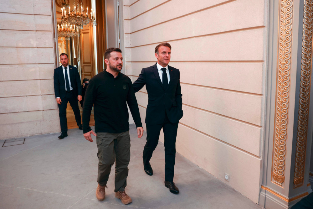 Ukraine-Krieg / Macron will Koalition für Militärberater in Ukraine bald auf den Weg bringen