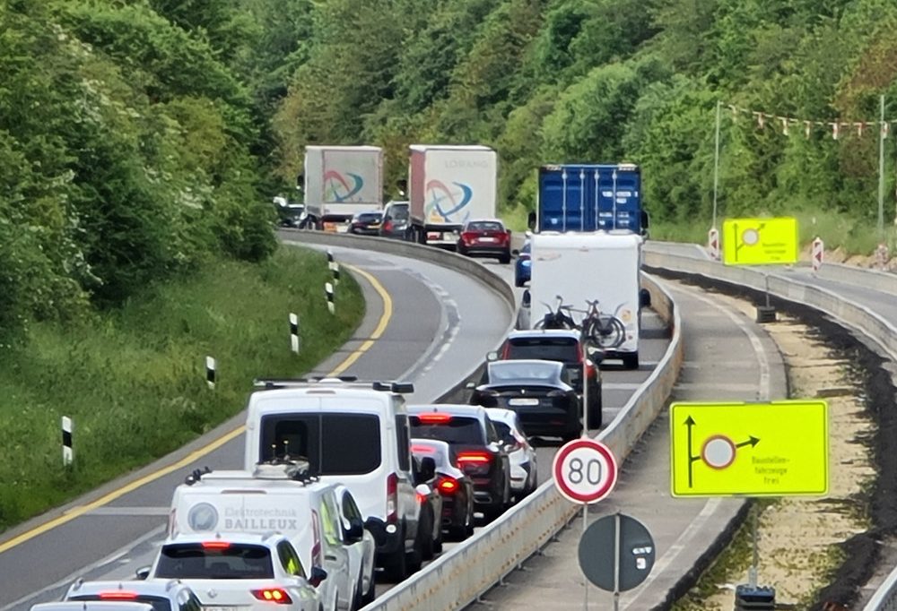 Trier-Autobahn / Mehr Fahrspuren sollen A64 ab Mittwoch entlasten – Grenzkontrollen am Anfang der Baustelle