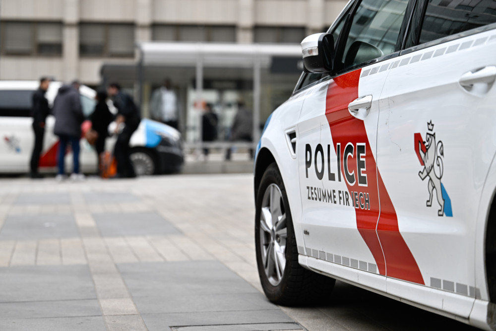 Luxemburg / Rechts ran mit eingeschaltetem Blinker: Betrunkener Fahrer macht Polizei auf sich aufmerksam