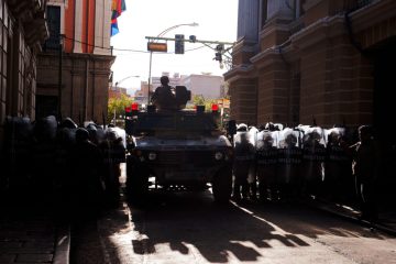 Bolivien / General nach Putschversuch festgenommen – Militär zieht sich zurück