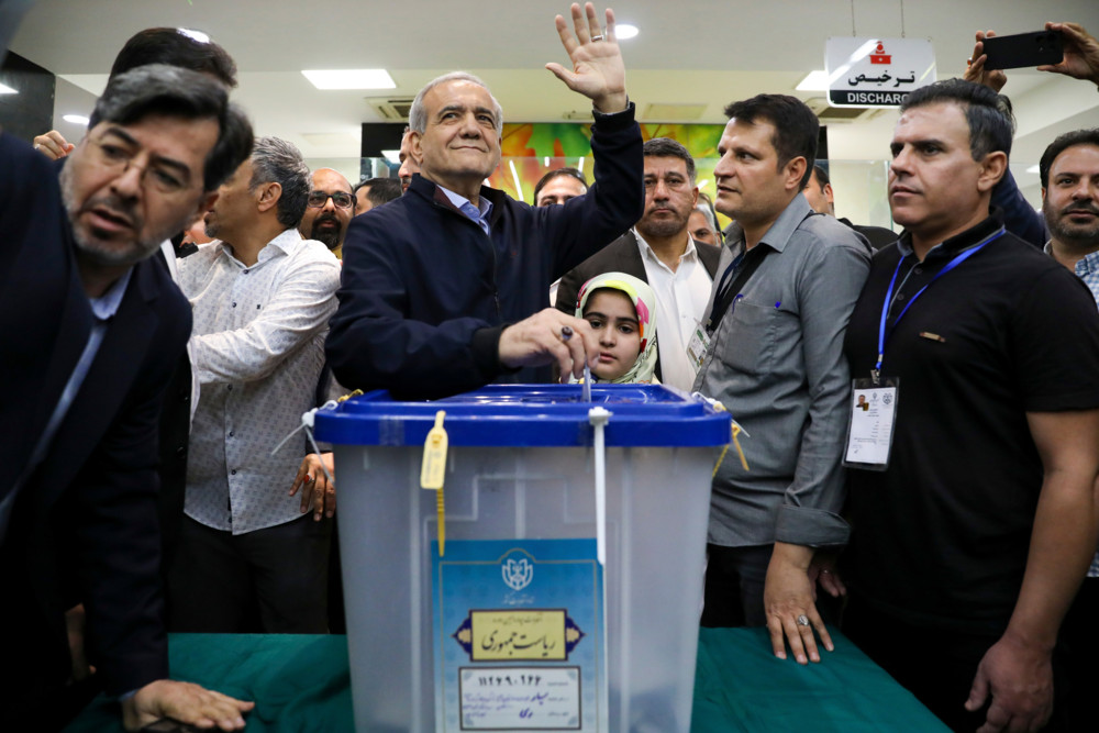 Iran / Peseschkian und Dschalili in Stichwahl um Präsidentenamt im Iran