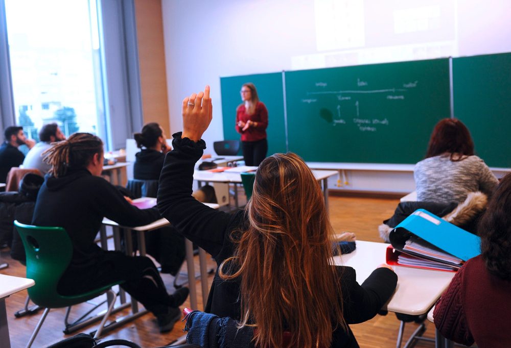 EU-Abgeordnete äußern sich / Petition fordert Ausschluss von LGBTQ+-Themen aus Schulen – Protestaktion angekündigt