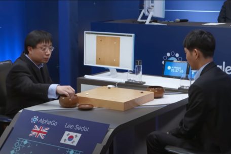 Der Beginn eines historischen Wettstreits zwischen Mensch und Maschine: die erste Partie von AlphaGo und Lee Sedol