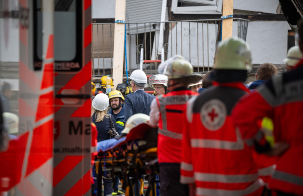 Rheinland-Pfalz / Zwei Tote bei Hotel-Einsturz – zwei Menschen sind derzeit noch eingeklemmt