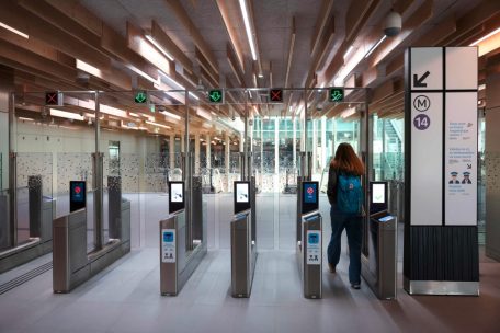 Einige Stationen, wie hier „Saint-Denis-Pleyel“, wurden unmittelbar vor Olympia geöffnet, andere wurden noch rechtzeitig auf Hochglanz gebracht. Besonders die Linie 1, etwa „Franklin D. Roosevelt“, strahlte richtiges Sportfieber aus.