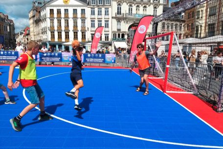 Handball auf dem Grand Place in Lille