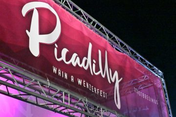 Fotogalerie / „Don’t be silly, go to the Picadilly!”: Eindrücke vom Wein- und Winzerfest in Stadtbredimus