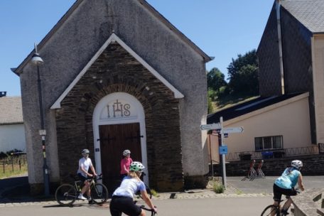 An der Kapelle von Biwisch in Richtung Ulflingen