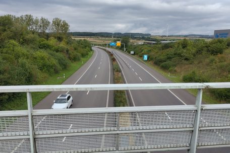 Der Autobahn A13 begegnet man mehrmals während der Tour