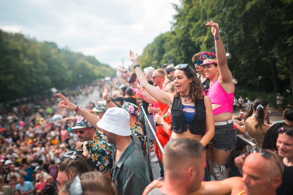 Mehr als Krach / Zehntausende feiern bei „Rave The Planet“ in Berlin