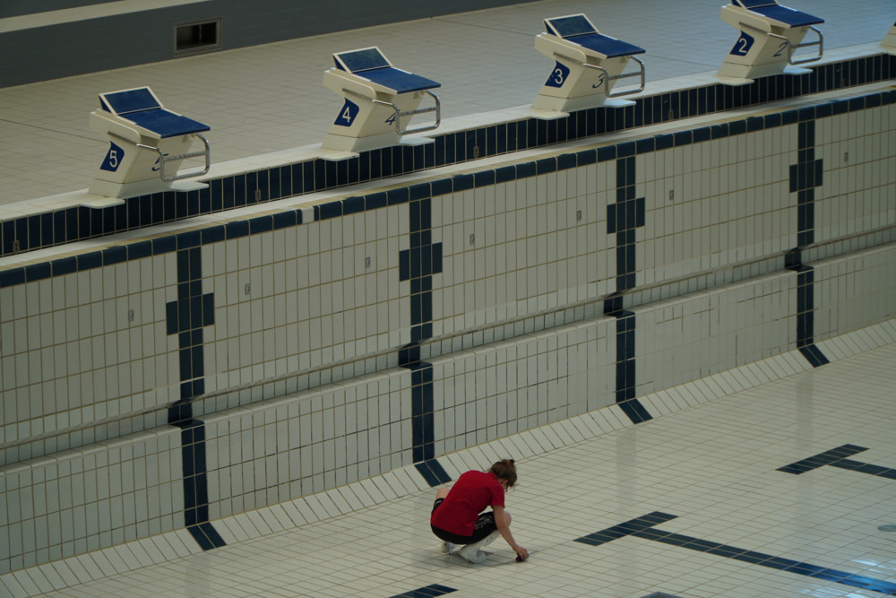 Kirchberg / So läuft die zweiwöchige Putzaktion der Schwimmbecken in der Coque ab