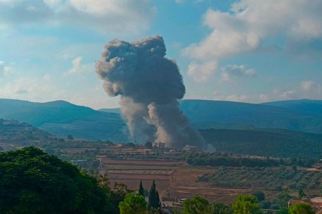 Angaben der israelischen Armee zufolge wurden bei Präventivangriffen auf Hisbollah-Ziele im Libanon rund 100 Kampfjets eingesetzt.