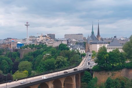 Luxemburg / Dunkle Wolken über dem wirtschaftlichen Aufschwung – Positive Signale kommen vom Bausektor