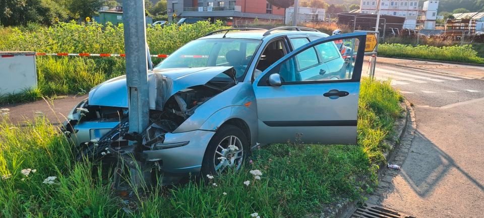 Hinweise aus der Bevölkerung / Verfolgungsjagd im Grenzgebiet: Polizei nimmt Autofahrer fest, der unter Drogeneinfluss stand