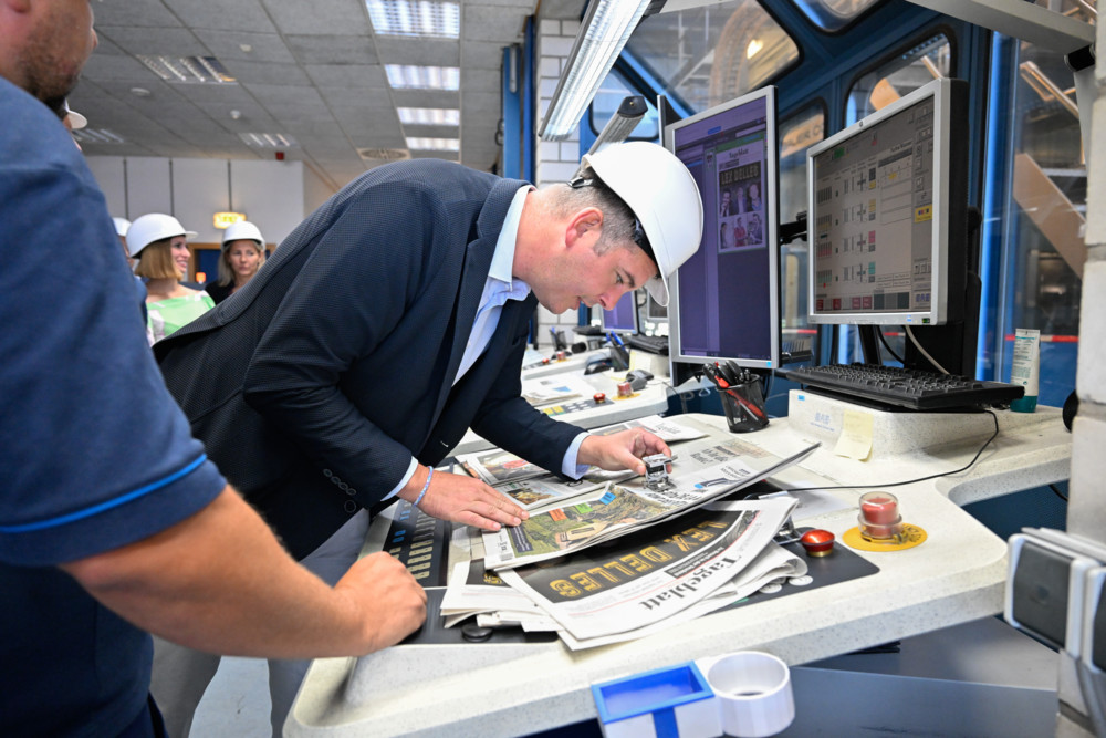 In eigener Sache / Wirtschaftsminister Lex Delles zu Besuch in der Editpress-Druckerei 