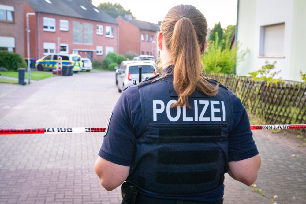 Deutschland / Mann in Moers nach mutmaßlichem Messerangriff auf Passanten von Polizei erschossen