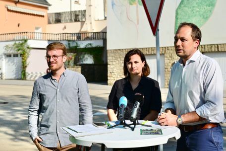 Fabricio Costa, Linda Gaasch und François Benoy (v.l.n.r.) von „déi gréng Stad Lëtzebuerg“ erklärten am Donnerstag in Merl, wie gute Bürgerbeteiligung in ihren Augen aussieht