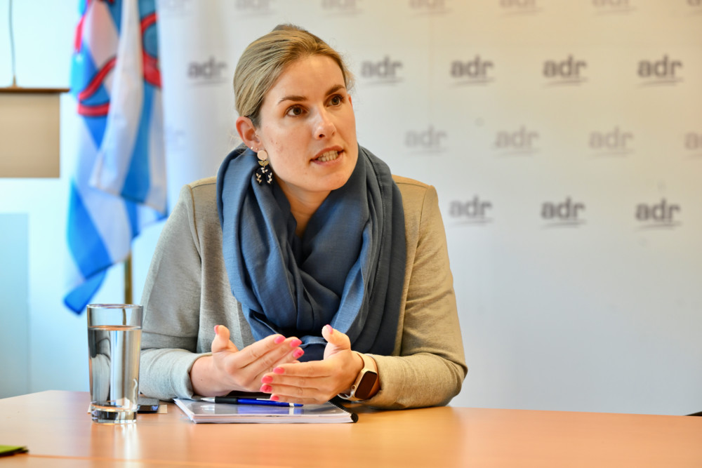 Wahlen in Ostdeutschland / ADR-Parteipräsidentin Alexandra Schoos: „Es dürfen keine Brandmauern errichtet werden“