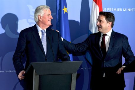 Barnier a représenté l'UE lors des négociations sur le Brexit. Dans ce cadre, il a également eu plusieurs réunions de travail avec le Premier ministre luxembourgeois de l'époque, Xavier Bettel.