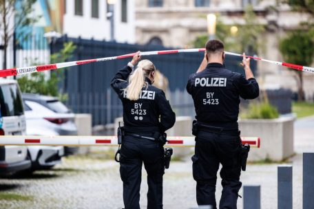 München / Viele Schüsse, viele Hinweise und offene Fragen – die Ermittlungen nach dem mutmaßlichem Terroranschlag