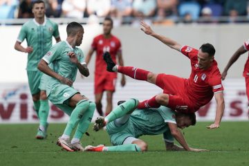 Fußballnationalmannschaft / Ein Fehlstart und ein Warnschuss