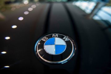 Weltweit / BMW ruft 1,5 Millionen Fahrzeuge zurück und senkt Gewinnprognose