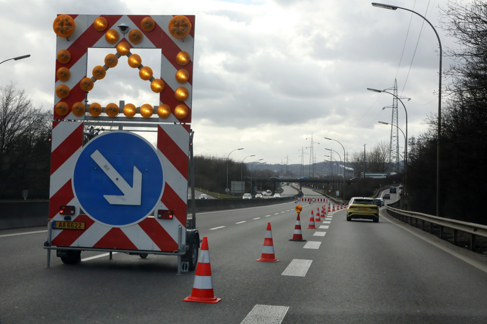 Fahrbahnfugen erneuern / Baustelle auf der A13 ab Freitag: Was das für den Verkehr bedeutet