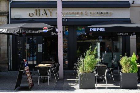 An der Nr. 24 hat sich vor kurzem eine brasilianisch-luxemburgische Boulangerie-Pâtisserie May in der Alzettestraße niedergelassen