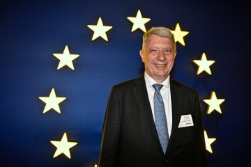 ADR-Forderung / Kartheiser will im EU-Parlament Luxemburgisch reden