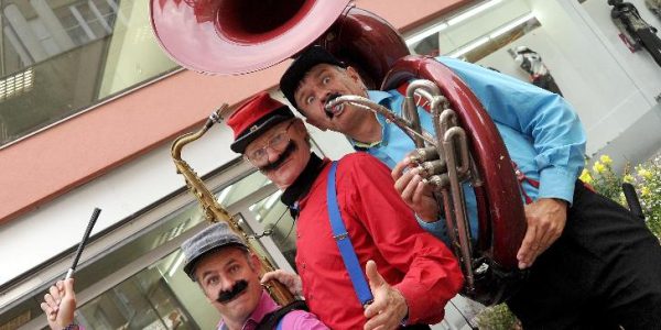 Buntes Treiben in den Straßen von Esch